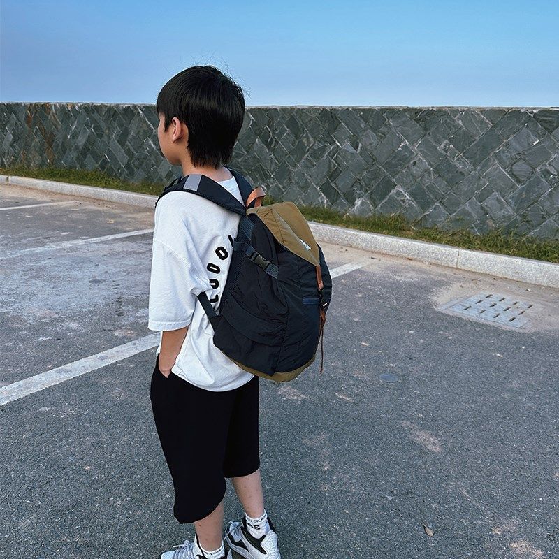 儿童书包男童户外旅游徒步登山露营双肩包防水速干男孩子时尚包