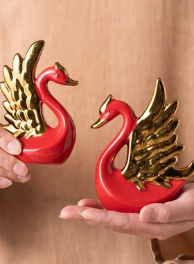 围澄中式陶瓷天鹅摆件婚庆用品一对结婚礼物客厅婚房梳妆台装饰品
