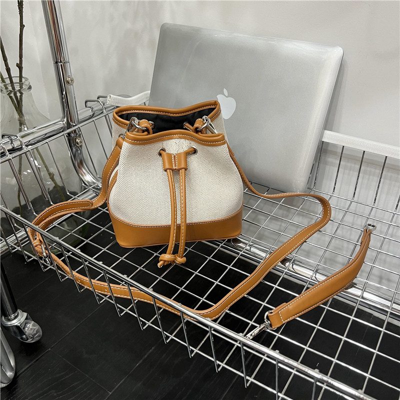 小脏柜 拼接帆布质感抽绳水桶包时尚精致撞色手提包包韩系斜挎包