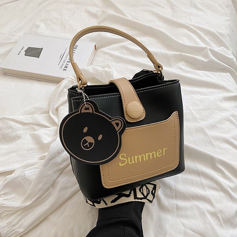 韩版休闲可爱宽带水桶包女2022新款潮时尚百搭学生党包包斜挎包,箱包皮具/热销女包/男包,水桶包,淘宝优惠券,粉丝福利购,淘宝优惠卷