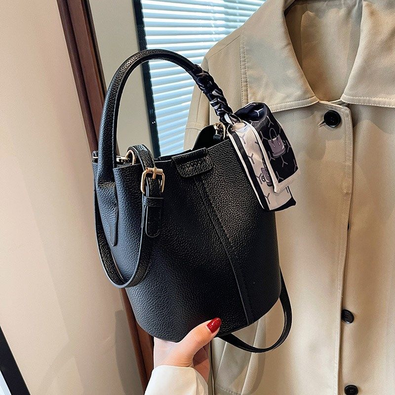 高级感洋气红色结婚新娘包包女2023新款秋冬百搭斜挎包手提水桶包,箱包皮具/热销女包/男包,水桶包,淘宝优惠券,粉丝福利购,淘宝优惠卷