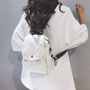 小巧迷你双肩包女2024新款轻便书包上班通勤休闲运动旅游出行背包