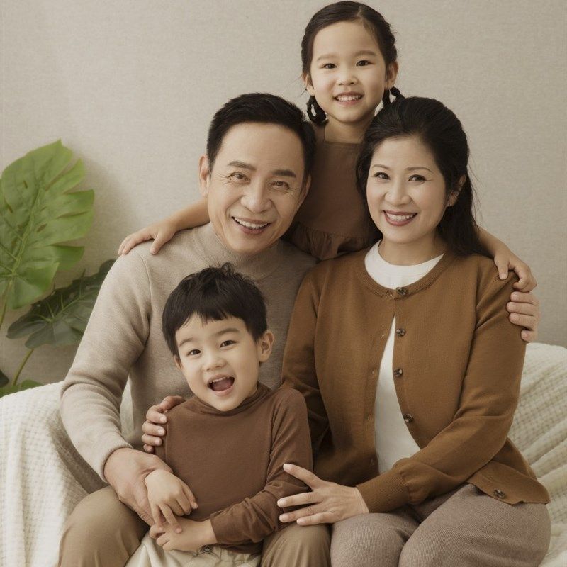 全家福服装家庭装影楼样片主题摄影一家六口拍照咖啡色毛衣亲子装