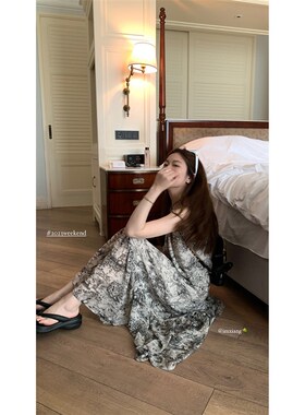 im向自制 帕尼达下午茶 慵懒风挂脖削肩连衣裙女度假风织带吊带裙