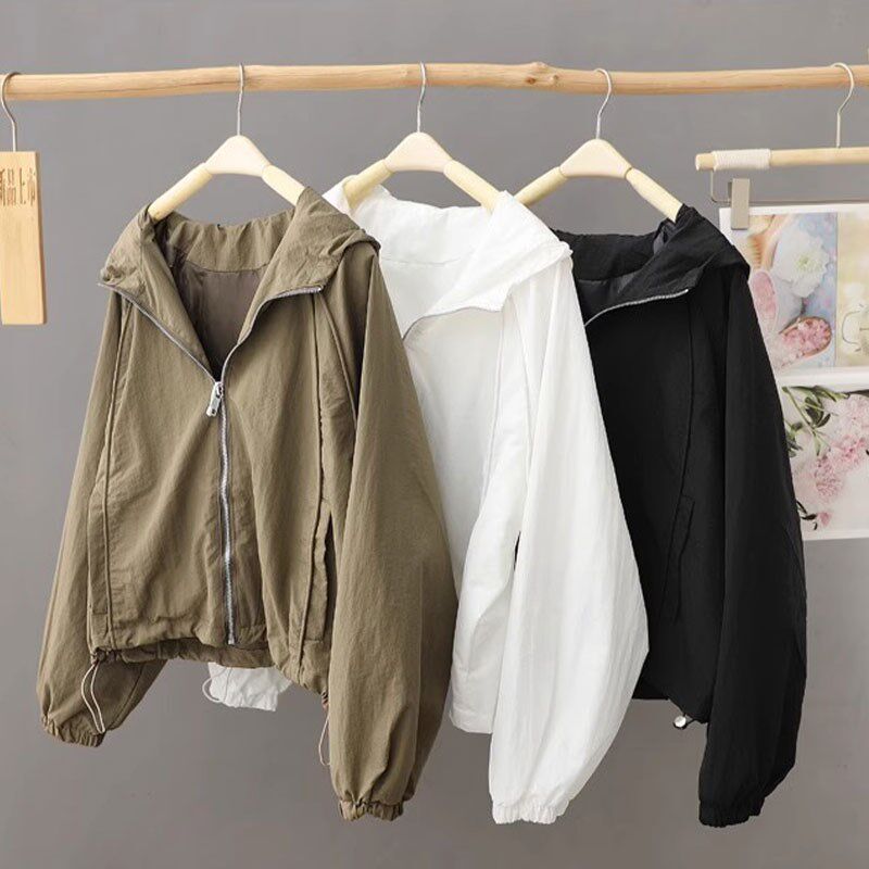 白色连帽防晒冲锋衣女夏s季韩版宽松户外休闲短款风衣长袖夹克外