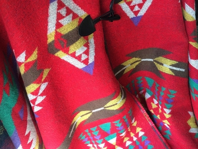 青海西藏丽江草原旅游披风带帽民族风红色大披肩拍照斗Y篷围巾保