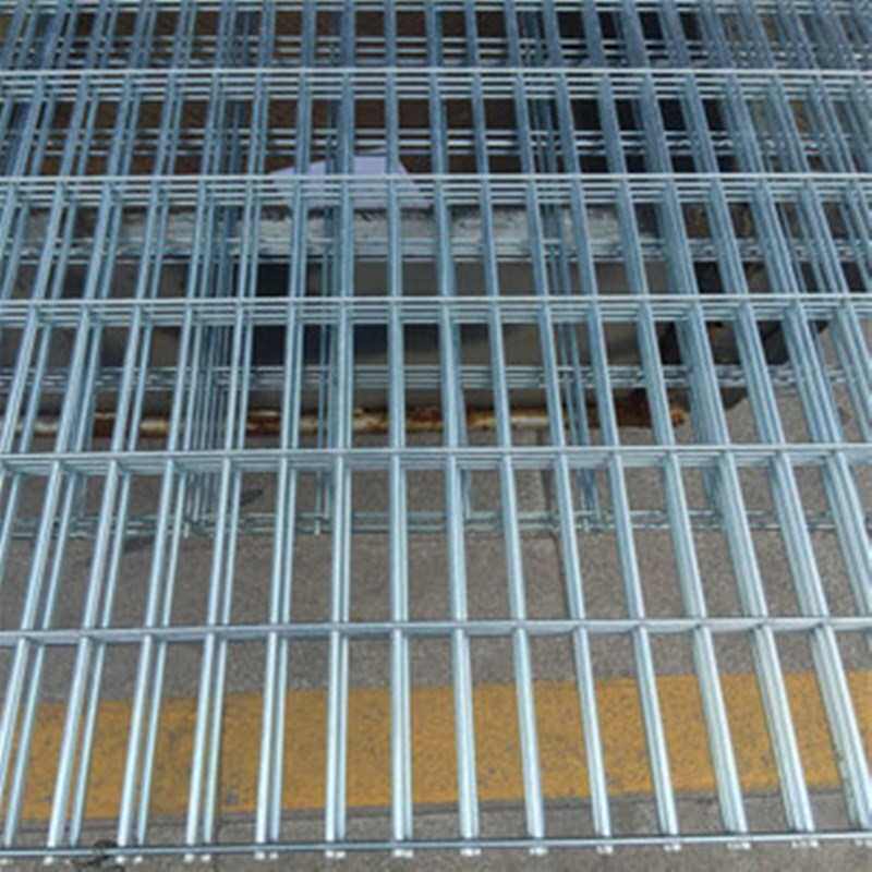 西安厂家镀锌网片狗笼子防盗窗围栏网铁丝网阳台护栏方孔钢丝网孔