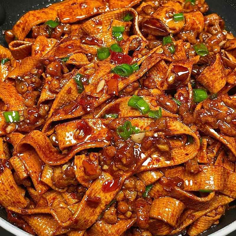 爆辣千张条香辣千张麻辣豆干豆腐皮解馋小零食品