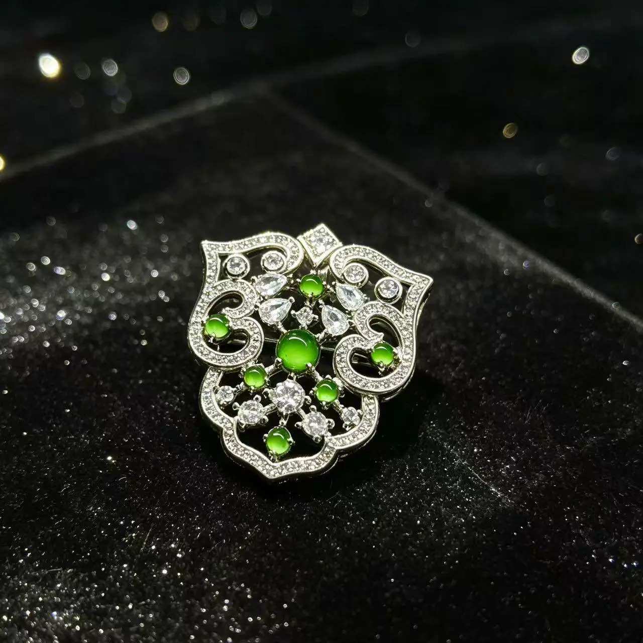 【粉红粉丝专享】天然A货翡翠胸针