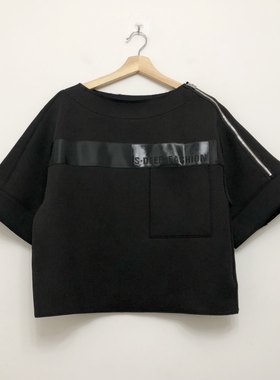 圣迪折扣女装酷黑套头圆领中袖