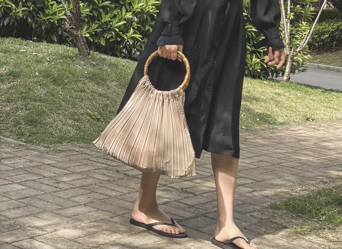 复古卡其色褶皱手提腋下竹节包