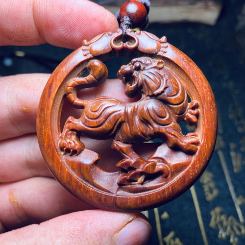 红木生肖上山虎牌印度小叶紫檀