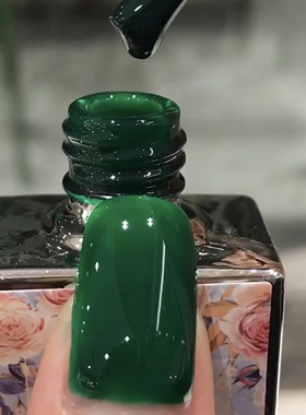 花芽春夏流行显白冰透翡翠森林绿色光疗甲油胶蔻丹树脂美甲店持久