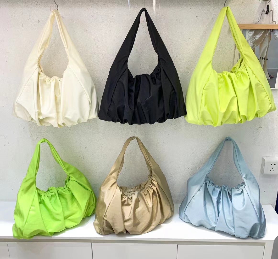 cos慵懒风新款女包韩版大容量休闲小众褶皱轻便梭织布单肩托特包