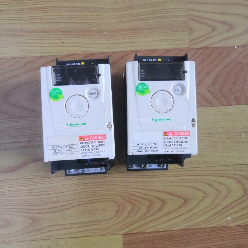 施耐德变频器ATV12H037M2单相220输入370W二手包好提供技术支持