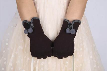 厂家直销冬款女士不倒绒绒手套双毛球球吊绳装饰手指可触摸屏手套