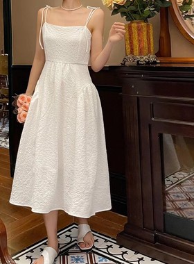 YOOMINI广州APM店纯色甜美气质收腰显瘦吊带连衣裙16562