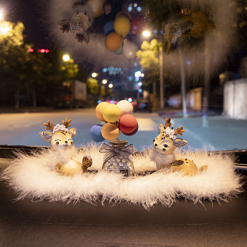 中控台摆件高级感端大气车前装饰品摆网红车载上档次创意2021新款