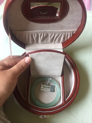 如何评价正玉堂天然玉镯子怎么样，到底是不真假，还是水货？