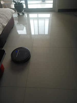 入手对比扫地机器人科沃斯DD35和石头T61优缺点是？配置参数区别是？哪款好用些？