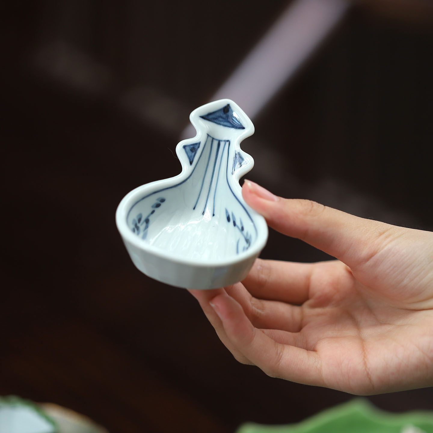 日本进口可爱风迷你小碟子手绘青花瓷珍味刺身碗料理碟袖珍甜品碗