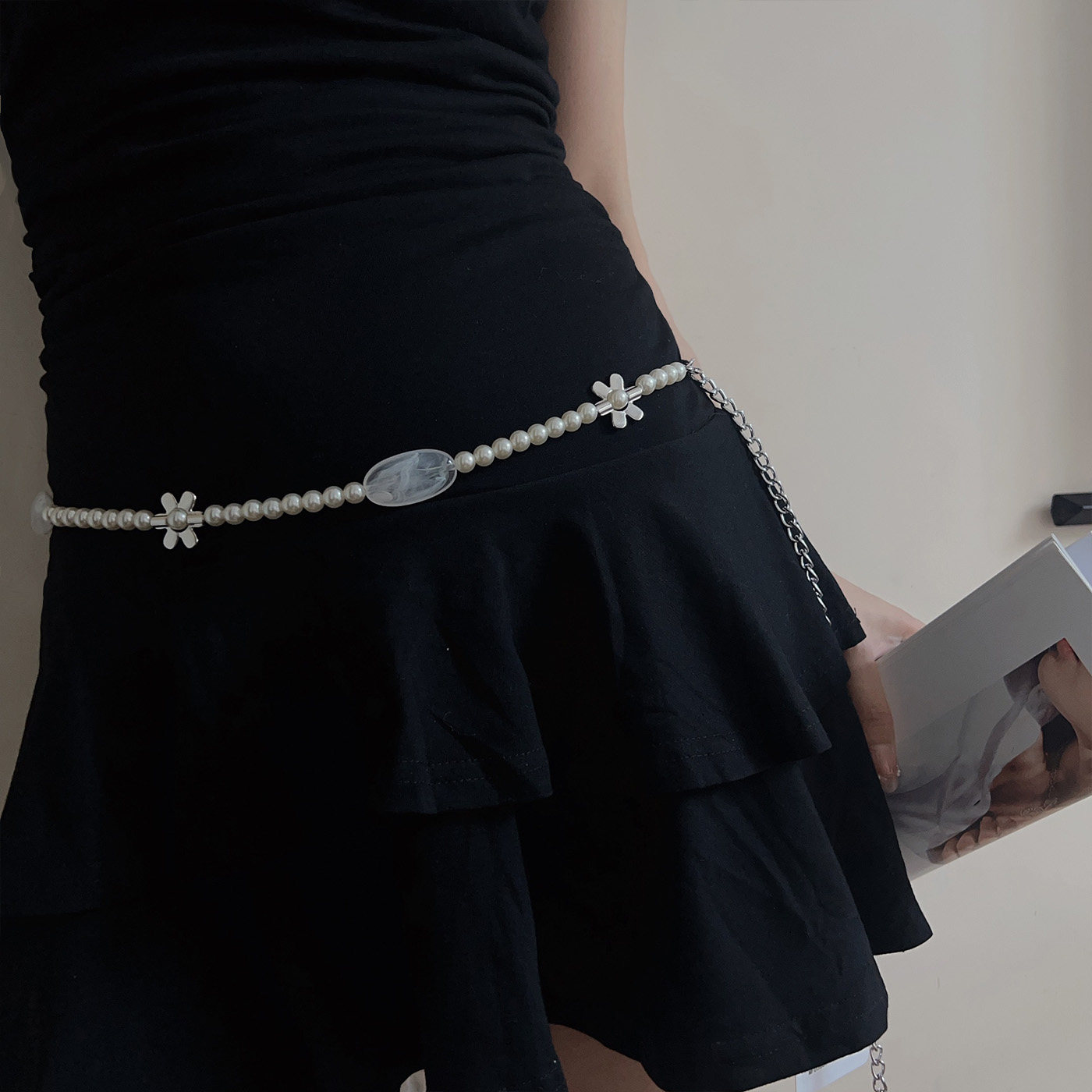 小众轻奢金属腰链女配裙子时尚百搭高级感珍珠腰带女收腰链子皮带图片