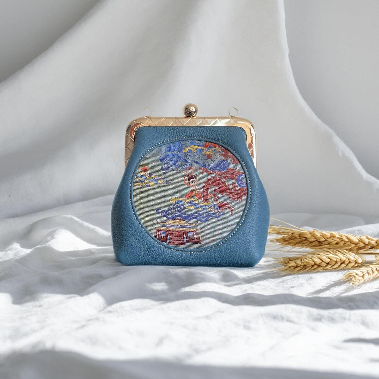 张和才哪吒古蜀锦真丝牛皮包包，名家非遗手作女包图片