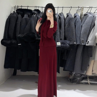 新年战袍红色针织套装连衣裙子女2026秋冬新款穿搭一整套气质长裙