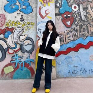 早春搭配一整套韩系穿搭米白衬衫叠穿马甲外套阔腿牛仔裤三件套女