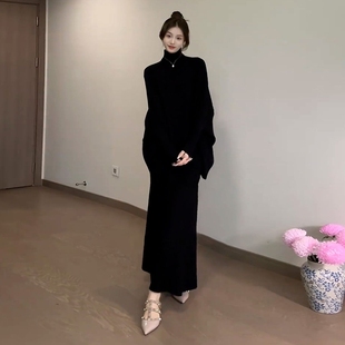 2025新款韩系慵懒风黑色高领针织连衣裙子女秋冬季高级感套装长裙