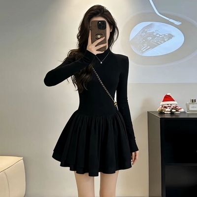 2025新款特别漂亮掐腰黑色针织连衣裙女秋冬穿搭高级感收腰蓬蓬裙