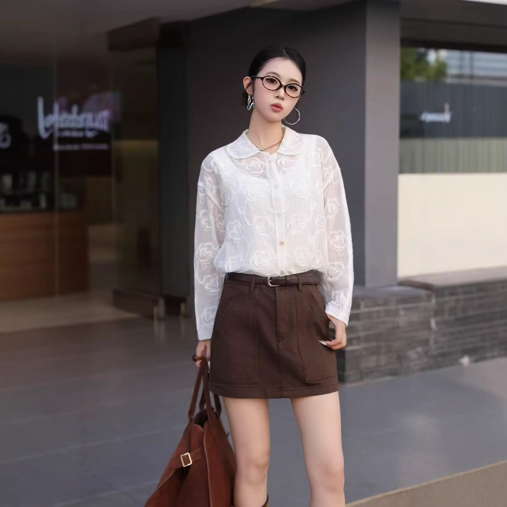 高级感轻奢减龄洋气设计感衬衫女春季刺绣镂空宽松休闲长袖上衣潮