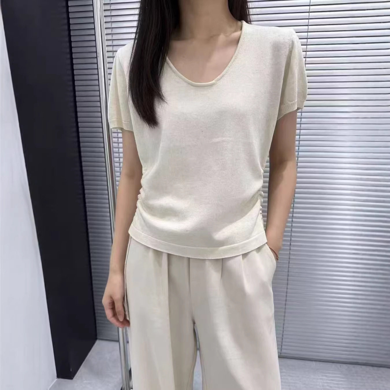 V领正肩短款短袖T恤女夏季韩版修身打底衫内搭简约抽绳收腰针织衫