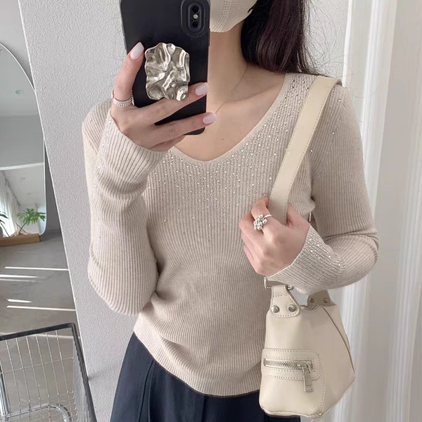 烫钻V领长袖针织衫女春季新修身显瘦打底衫洋气套头毛衣百搭上衣