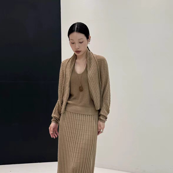 翻领蝙蝠袖肌理感针织开衫女短款宽松显瘦上衣早秋百搭气质薄外套