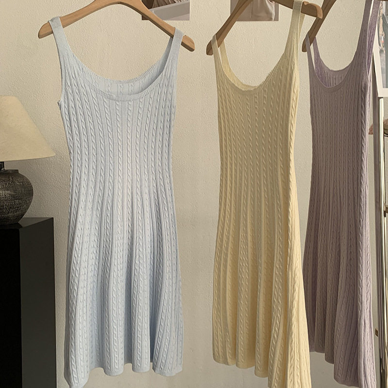 U领连衣裙女春夏短款背心裙无袖麻花吊带裙修身显瘦针织短裙A字裙