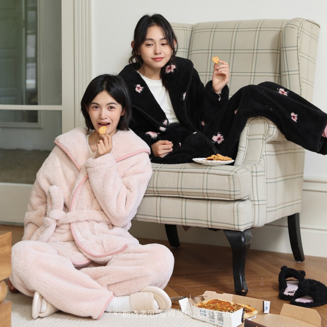 832冬季加绒加厚翻领睡衣女宽松
