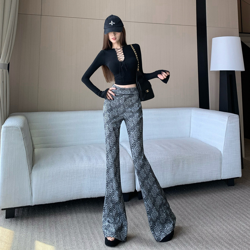 高腰翻边设计感复古玫瑰花微喇叭裤女2026年早秋新款休闲长裤