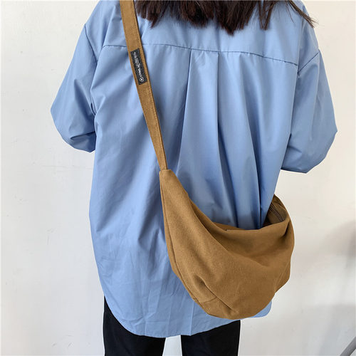 2026新款日系帆布饺子斜挎包女包