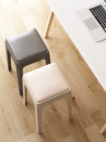 Пластиковый табурет домохозяйства сгущает столик в гостиной высокий беларусь модный табурет современный простой легкий роскошный стул с северной нордией