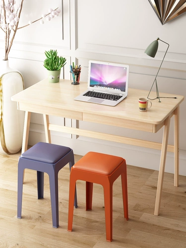 Пластиковый табурет домохозяйства сгущает столик в гостиной высокий беларусь модный табурет современный простой легкий роскошный стул с северной нордией