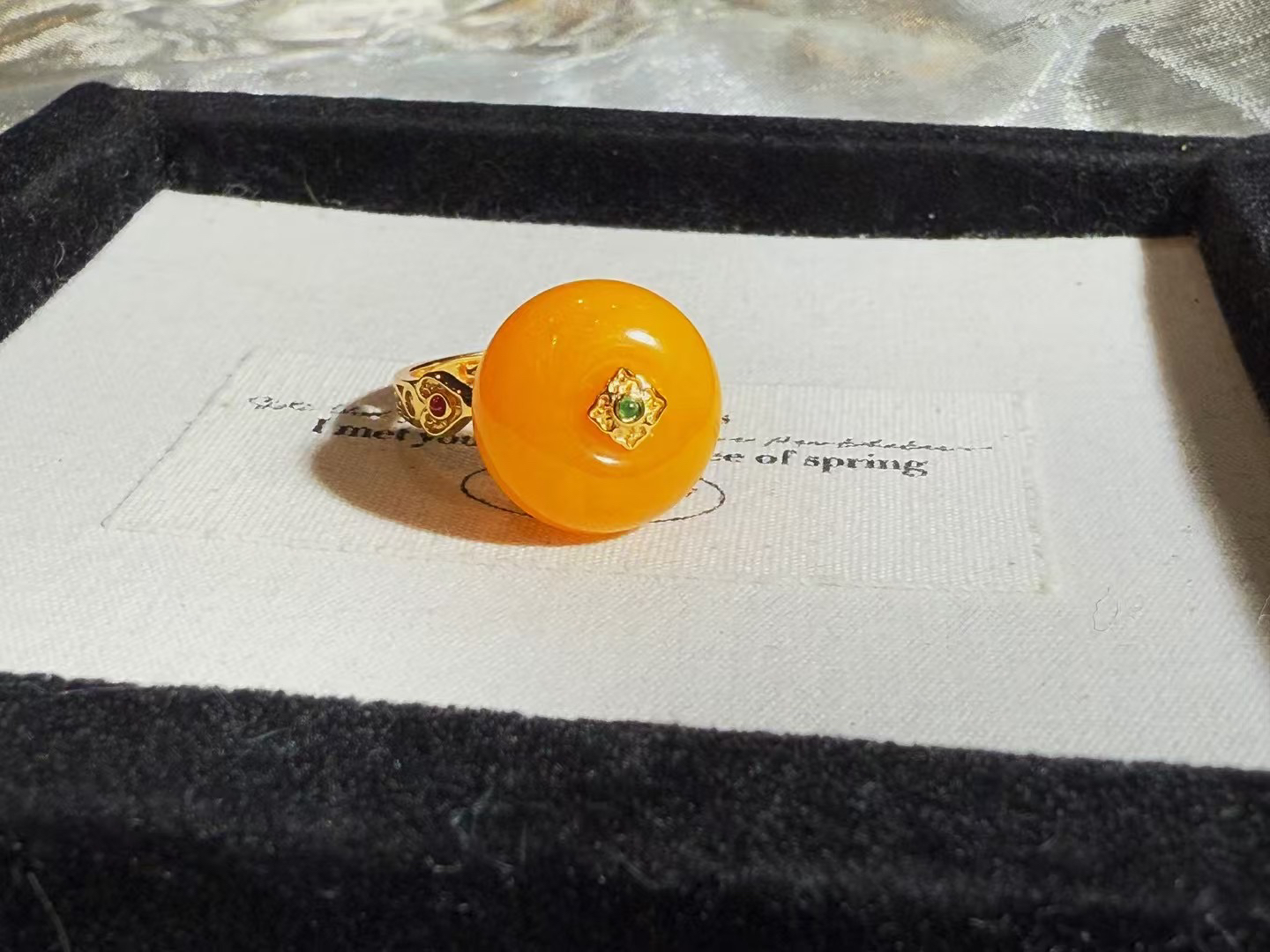 天然蜜蜡平安扣圆形戒指925银镶嵌蜜蜡平安扣方糖吊坠毛衣链一套