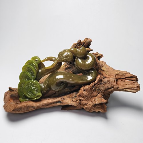 精品岫玉花玉生肖蛇摆件天然俏雕作品搭配根雕底座手工雕刻摆件