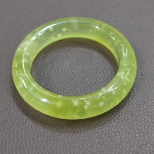 精品收藏天然岫玉花玉手镯54圈口冰种飘雪花玉手镯蜂蜜水暴风雪