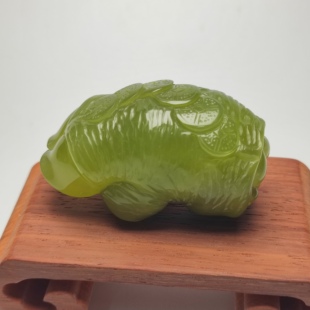 精品岫玉猪蹄把玩手把件招财进宝手工雕刻特色把玩玉雕玉石手把件