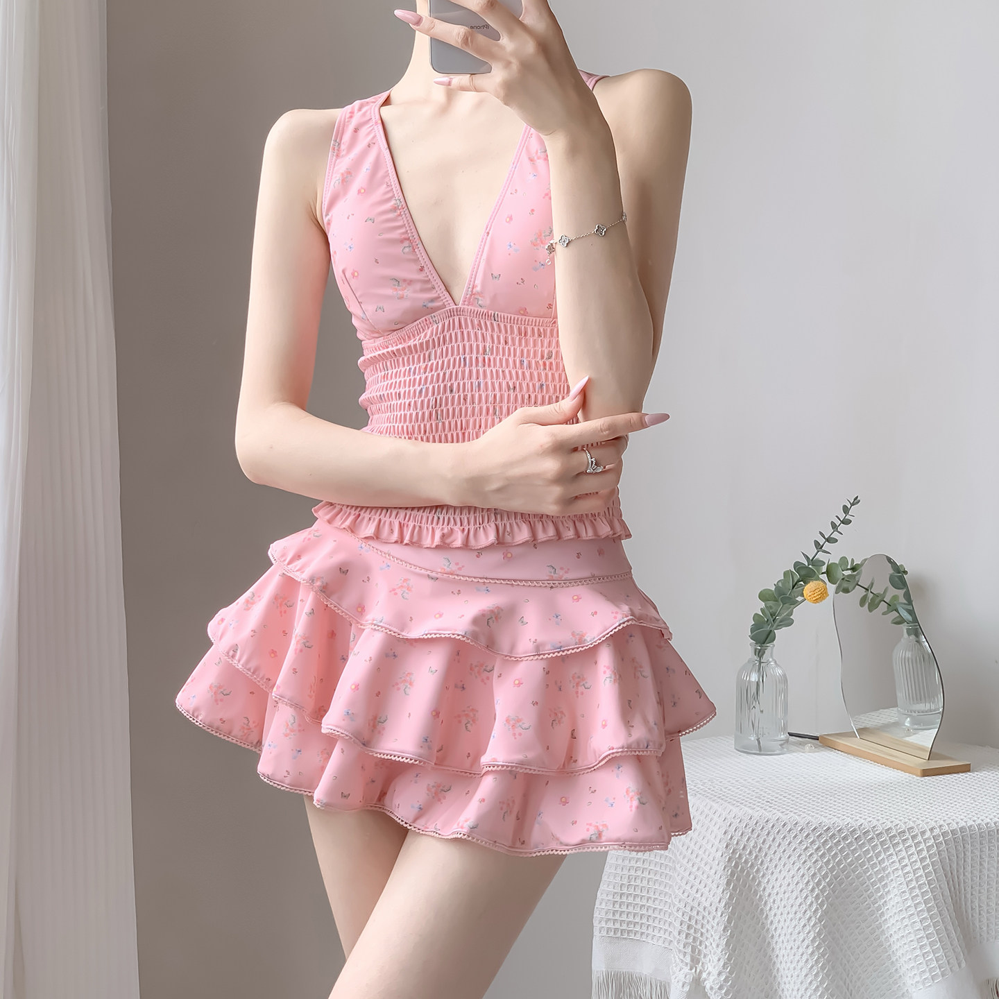 夏语微琪【园间少女】粉碎花遮肉保守泡温泉度假纯欲分体裙式泳衣