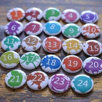 24Pcs Merry Christmas Button Pins Advent Calendars Numbers L
