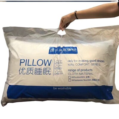 A pair of pillow pillows at home Hilton five-star hotel neck