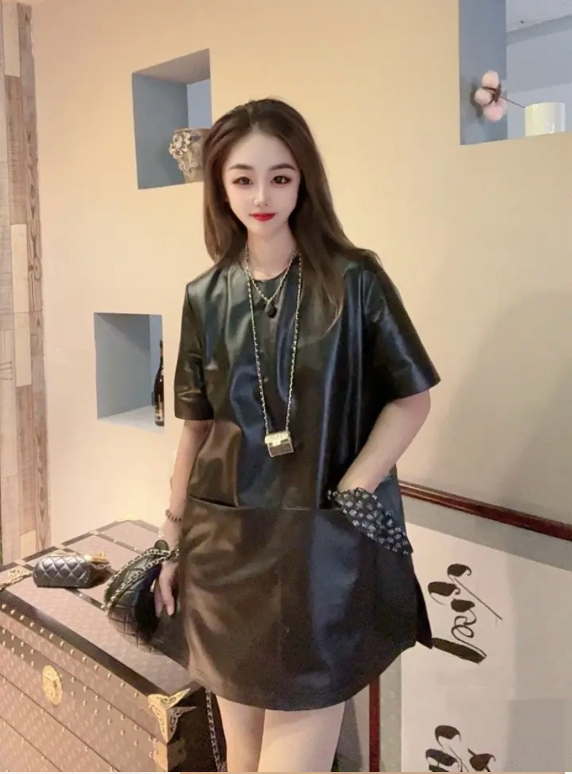 2024秋冬新款真皮连衣裙女中长款盘扣高腰显瘦绵羊皮宽松韩版半袖