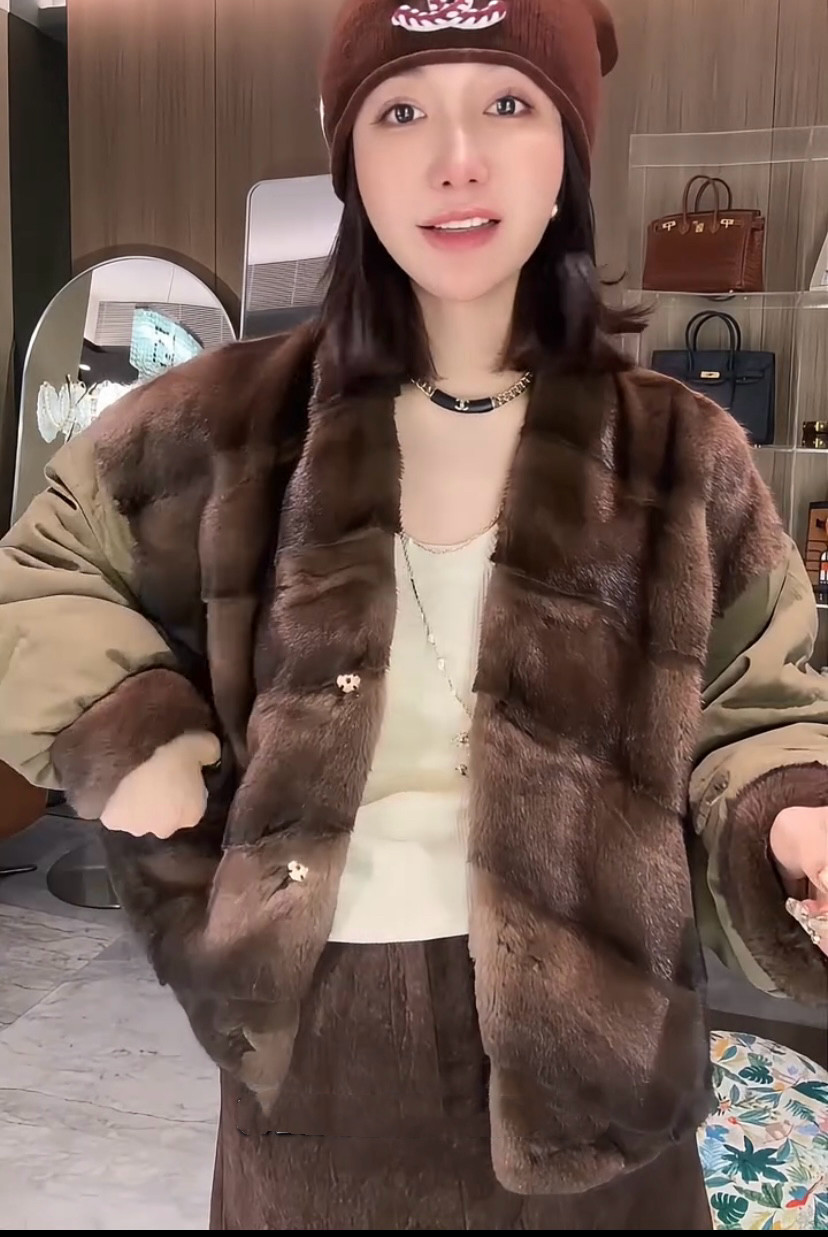 欧货女装轻薄羽绒服女冬装2025年新款水貂毛拼接短款白鸭绒服外套